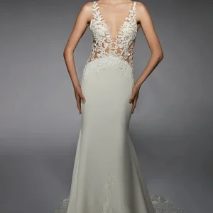 Long White Dress: Alyce 7117